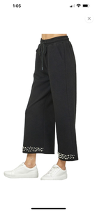 Pearl Detailed Capri Pants